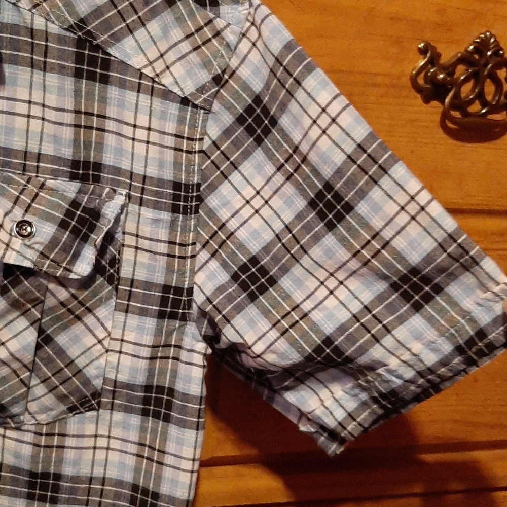Shirt - Picture 2 of 8
